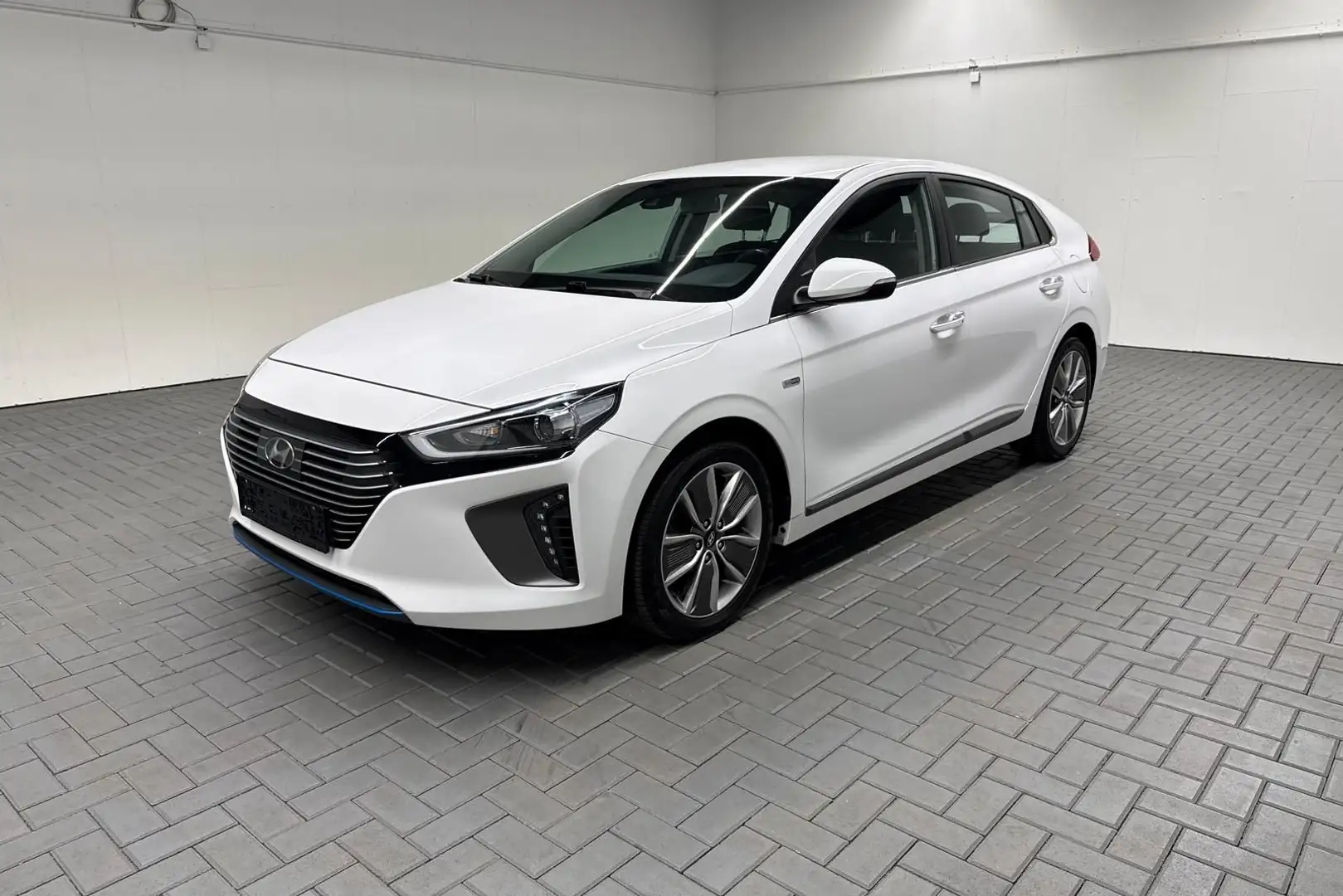 Hyundai IONIQ Ioniq Style Hybrid Xenon/Navi/SHZ/SCC/Kam/17-LM Weiß - 1