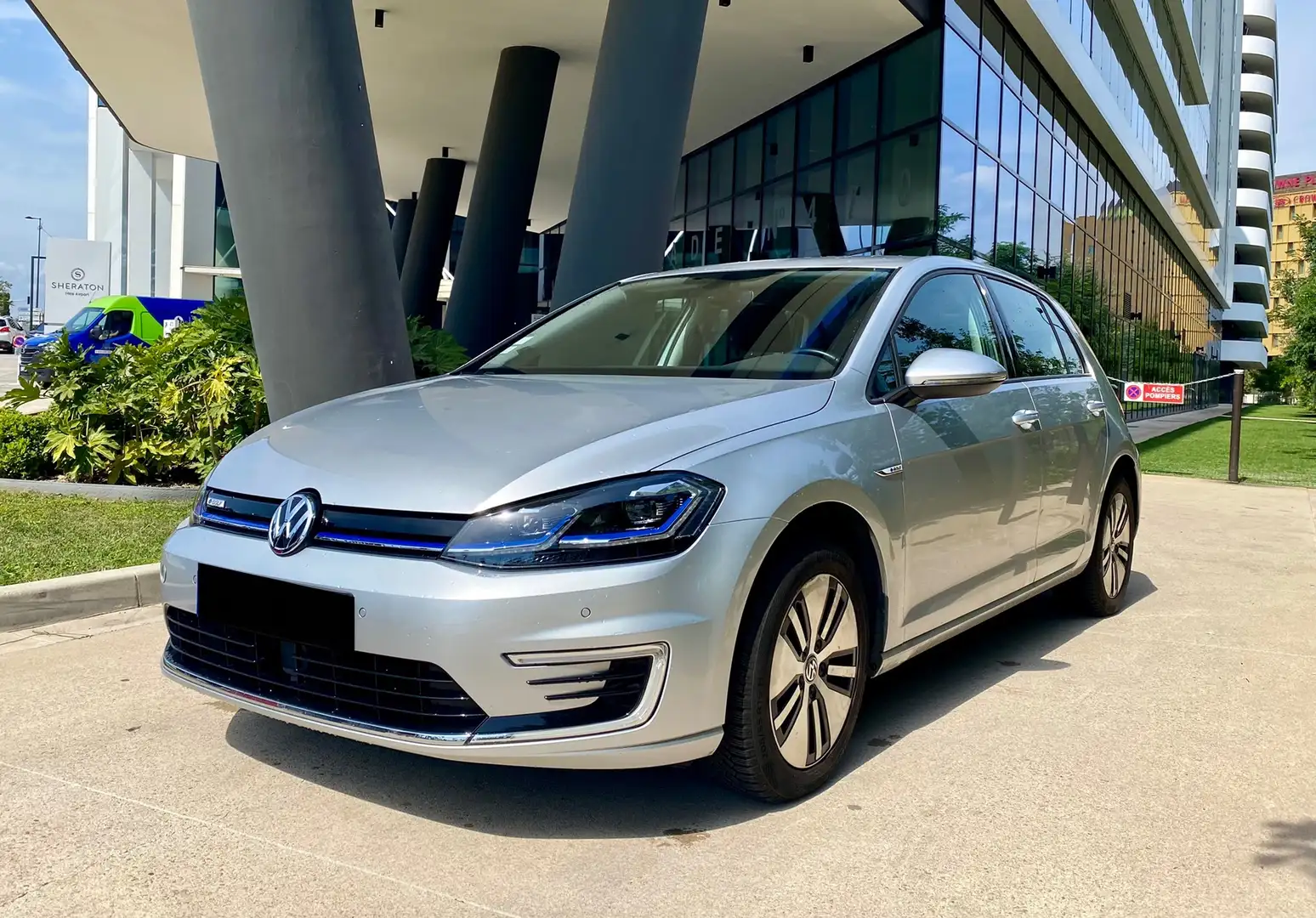 Volkswagen e-Golf GPS / CarPlay / TVA déductible Stříbrná - 1