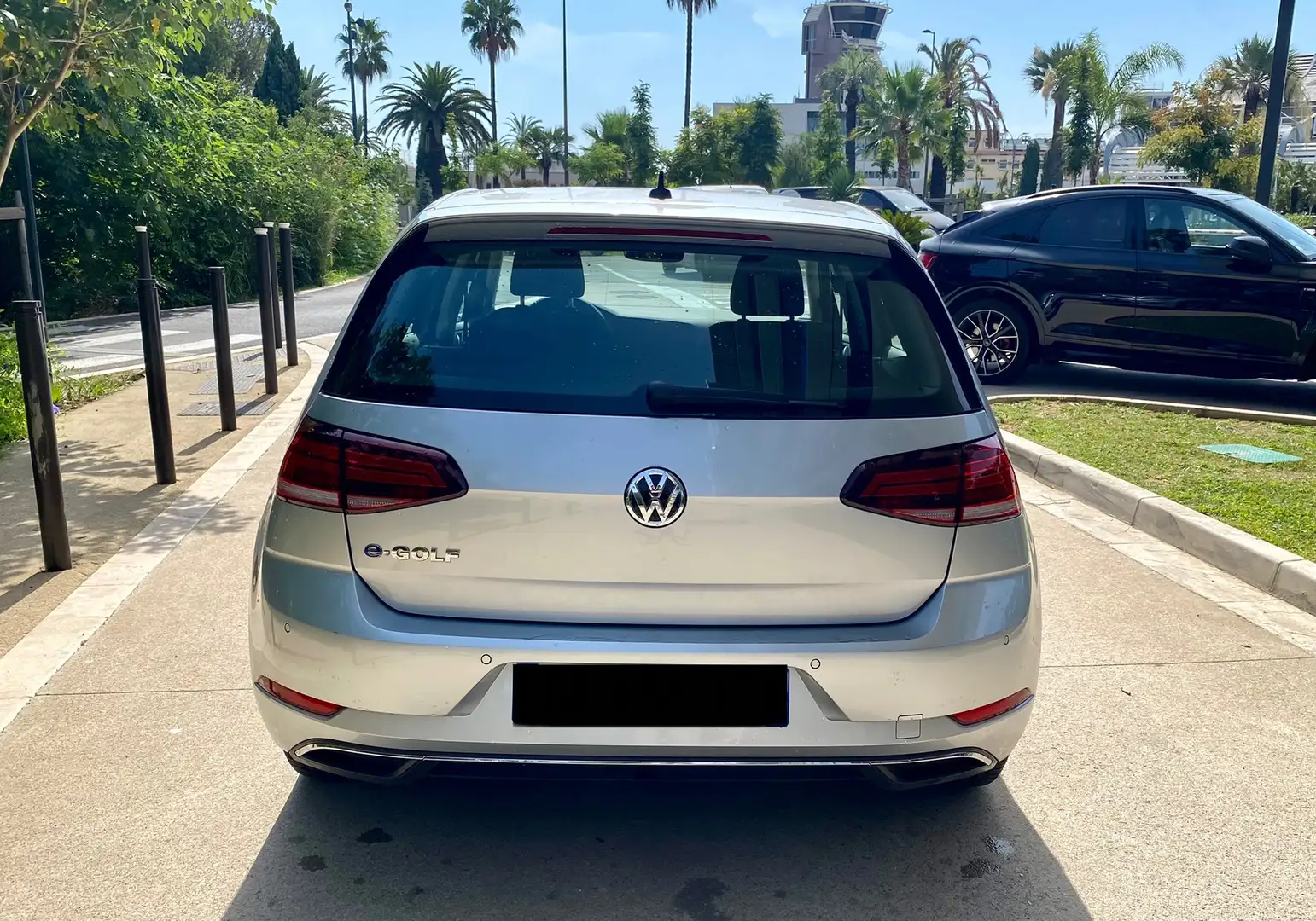 Volkswagen e-Golf GPS / CarPlay / TVA déductible Stříbrná - 2