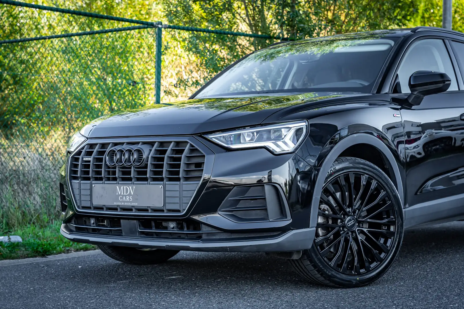 Audi Q3 Q3 40 TFSI Quattro S line S tronic Чёрный - 2