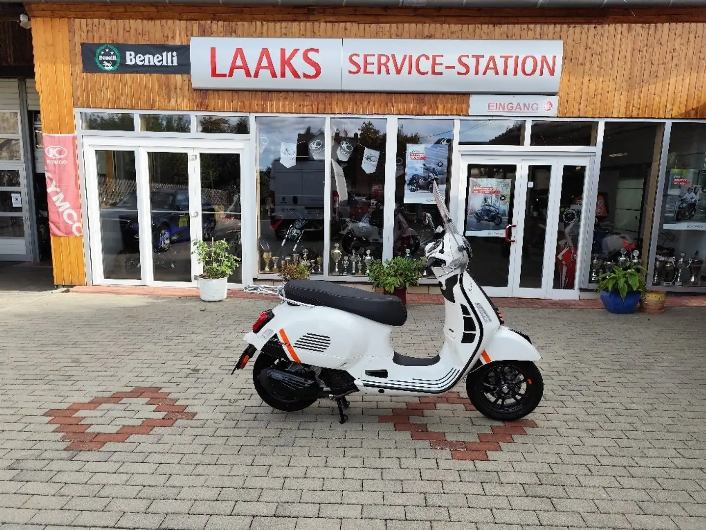 Vespa GTS 125 Blanc - 1