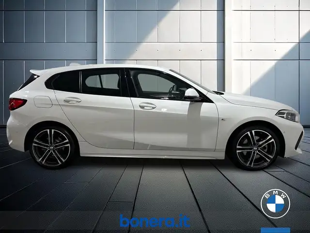 BMW 1 Series view 5
