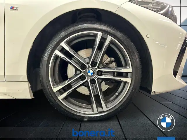 BMW 1 Series view 13