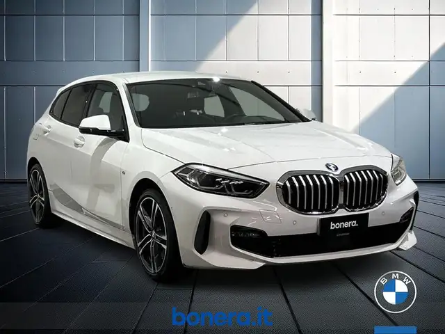 BMW 1 Series view 4