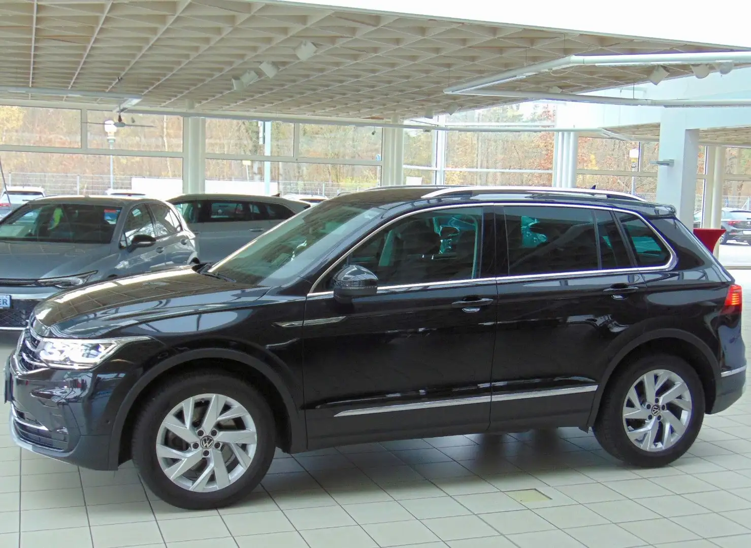 Volkswagen Tiguan Elegance 2.0 TSI DSG 4Motion MATRIX/AHK Schwarz - 1