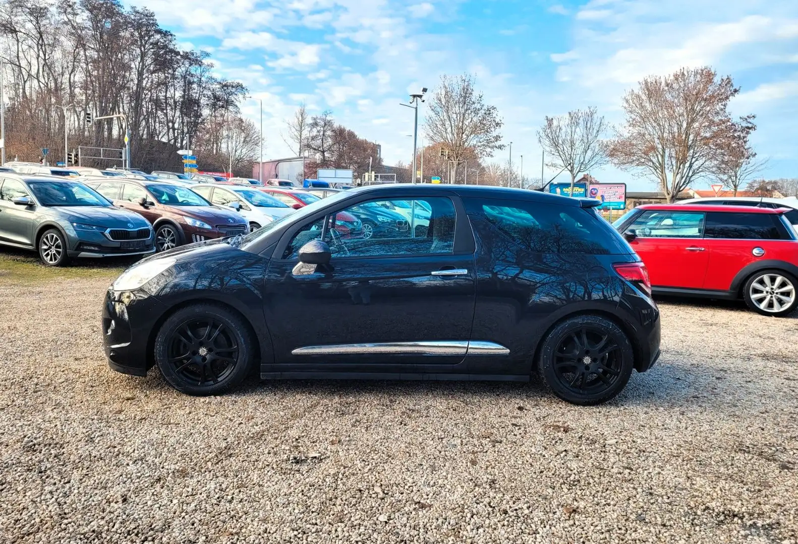 Citroen DS3 SportChic 1.6*Temp*Klimaaut*8xLMF*PDC*TÜV* Schwarz - 2