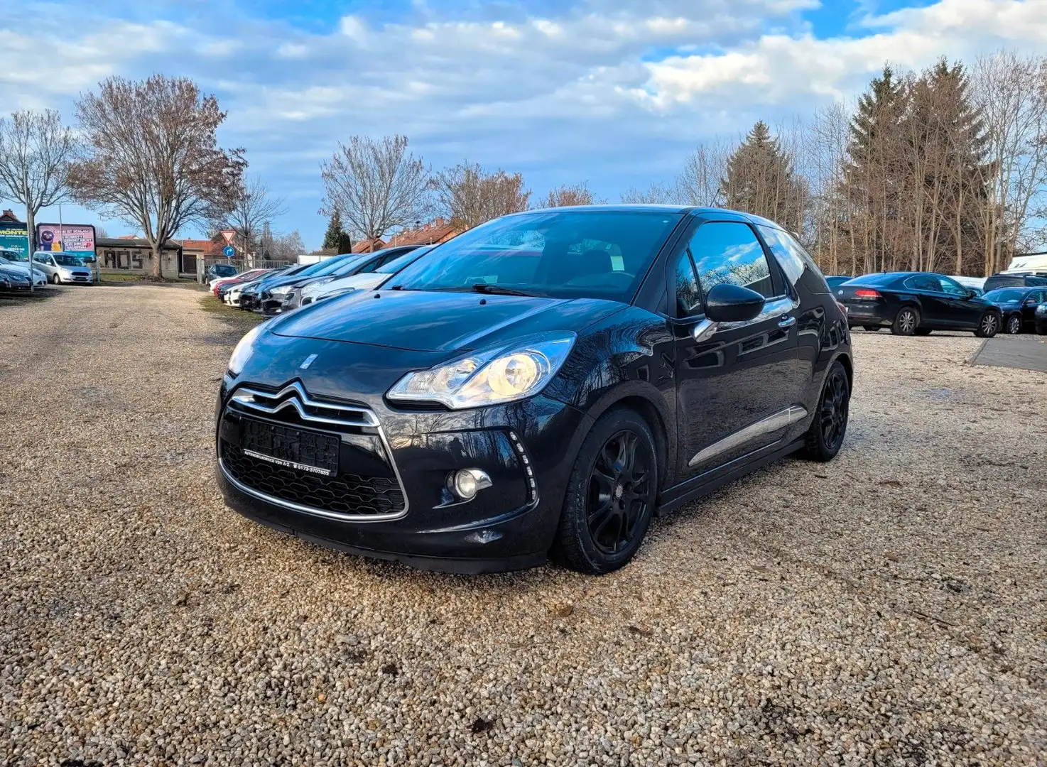 Citroen DS3 SportChic 1.6*Temp*Klimaaut*8xLMF*PDC*TÜV* Schwarz - 1