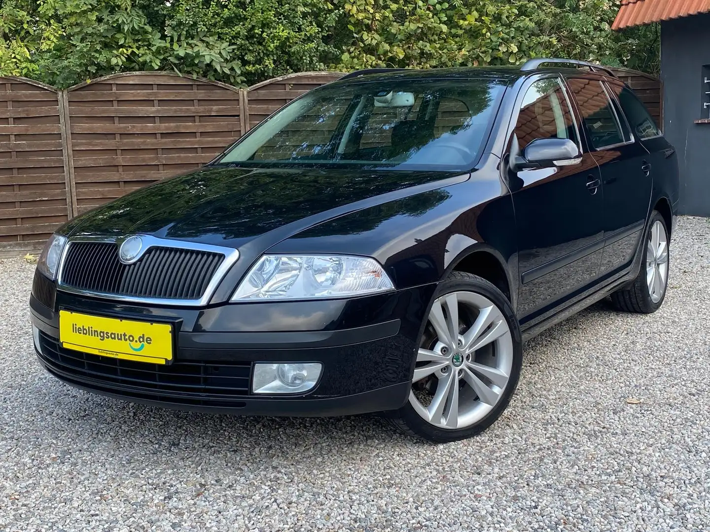 Skoda Octavia Combi 1.9 TDI DSG Elegance TÜV 11/27 SHZ Schwarz - 1
