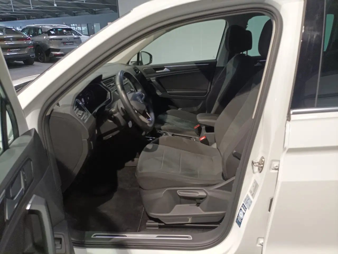 Volkswagen Tiguan 1.4 TSI eHybrid IQ-Licht|Navi|PDC|AHK 8