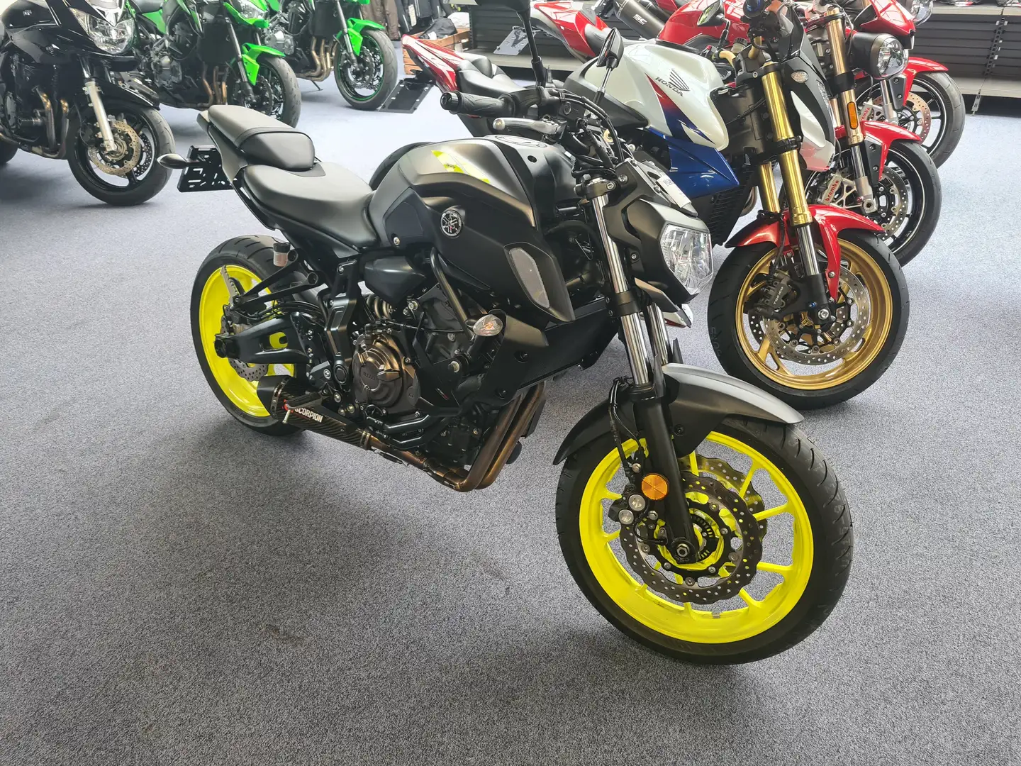 Yamaha MT-07 Gris - 1
