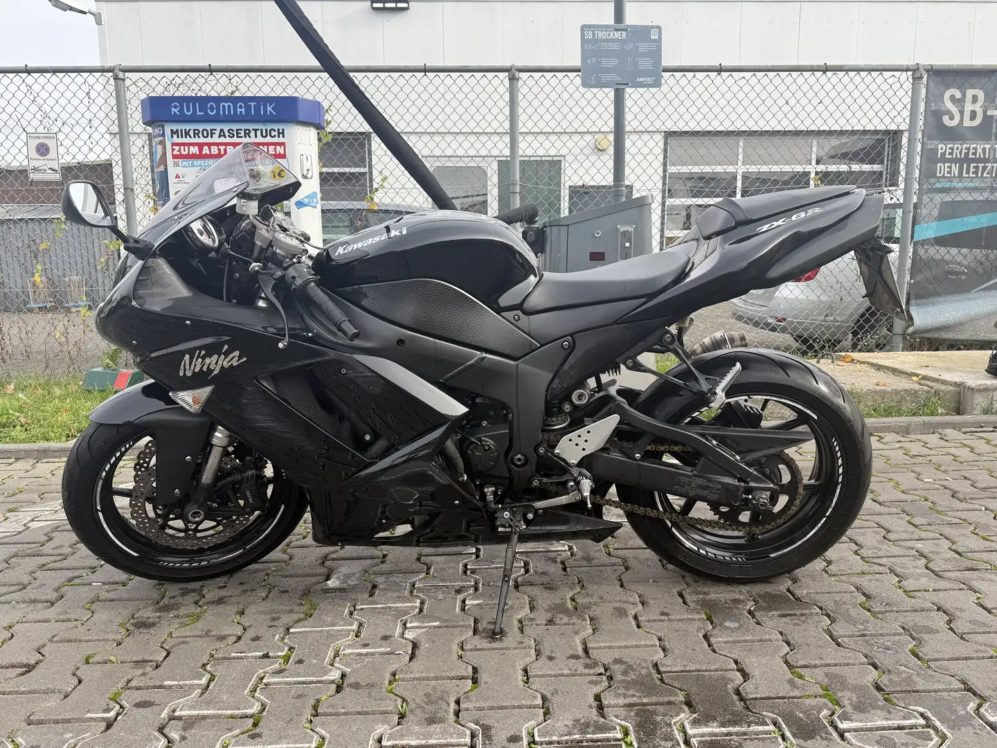 Kawasaki Ninja ZX-6R - 1