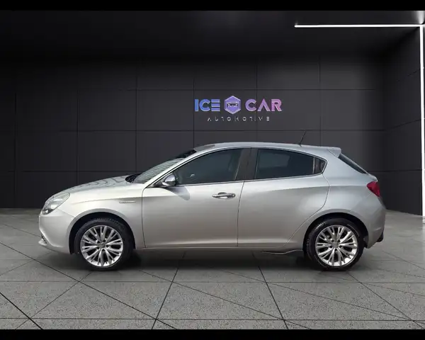 Alfa Romeo Giulietta view 8