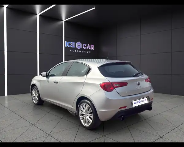 Alfa Romeo Giulietta view 7
