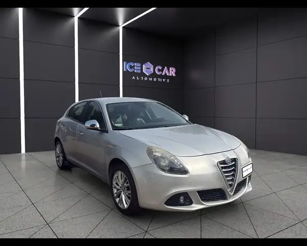 Alfa Romeo Giulietta view 3