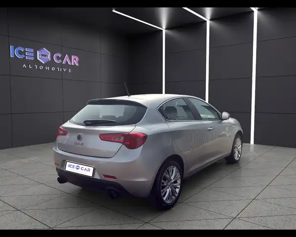 Alfa Romeo Giulietta view 5