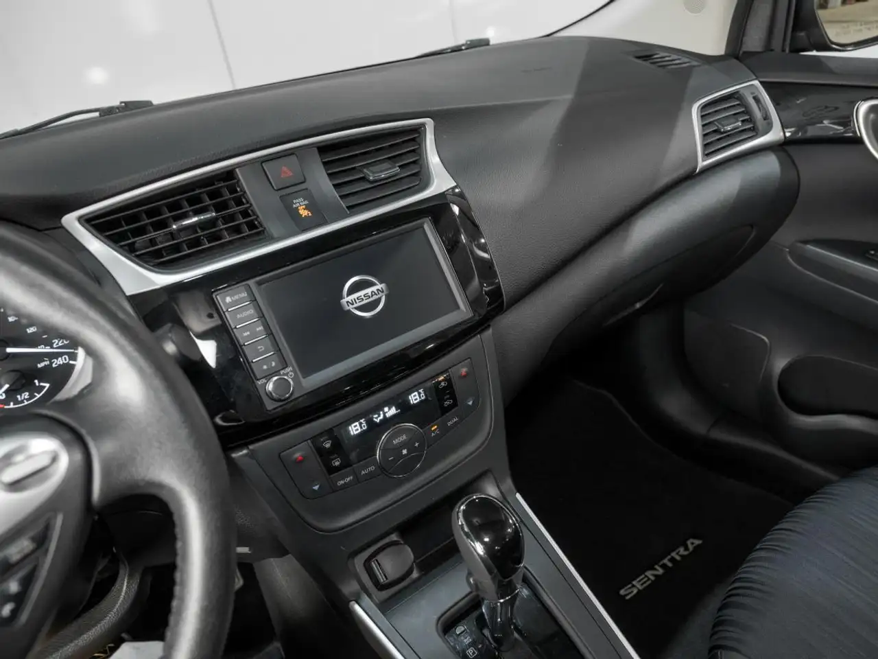 Nissan Sentra снимка Nissan Sentra
