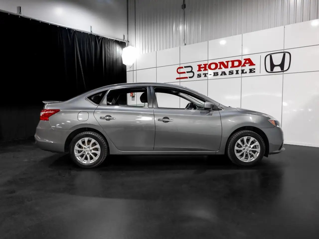 Nissan Sentra снимка Nissan Sentra