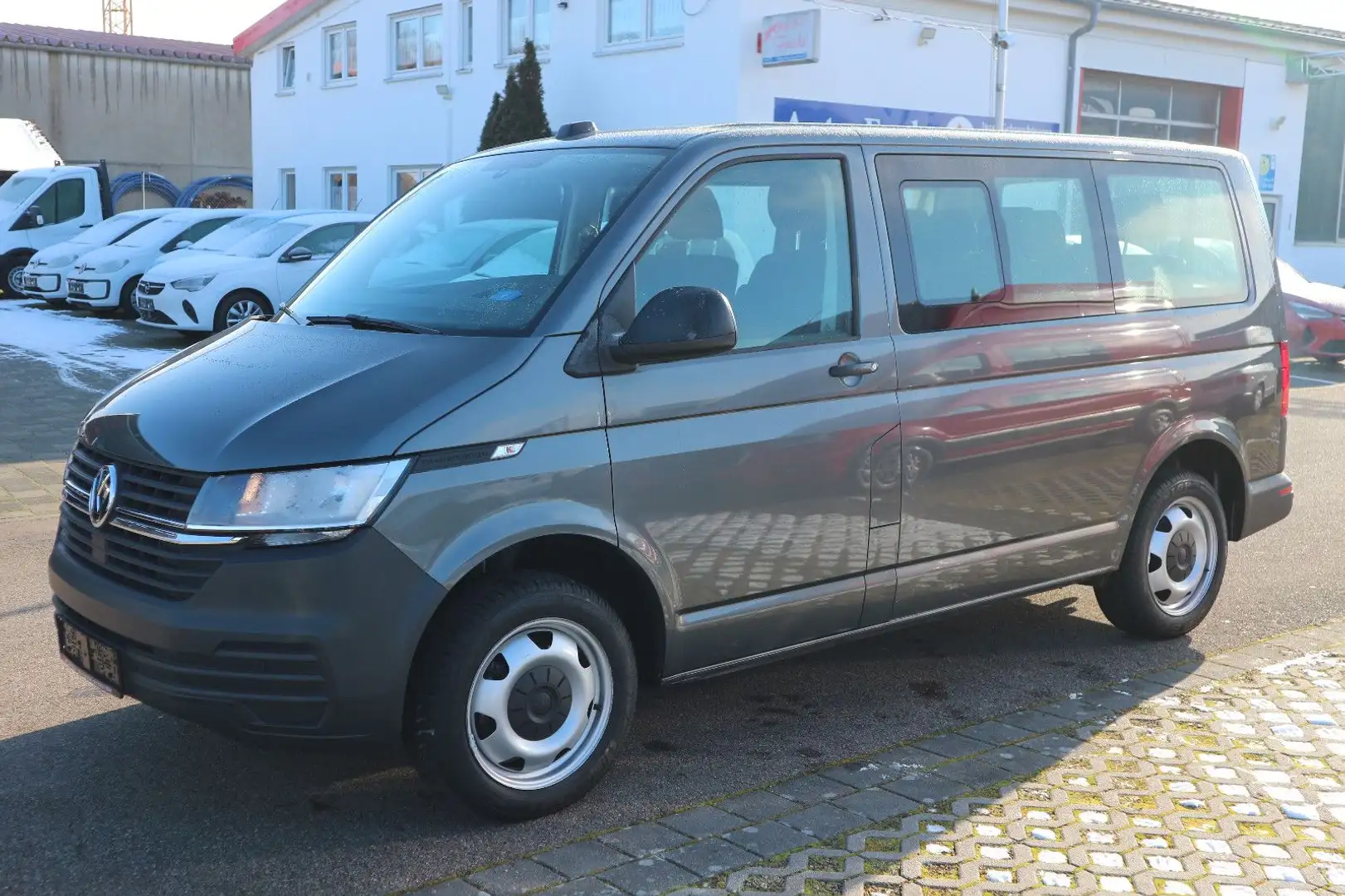 Volkswagen T6 Transporter T6 Kombi 9-Sitzer 2.0 TDI Klima AHK Tempomat Grau - 1