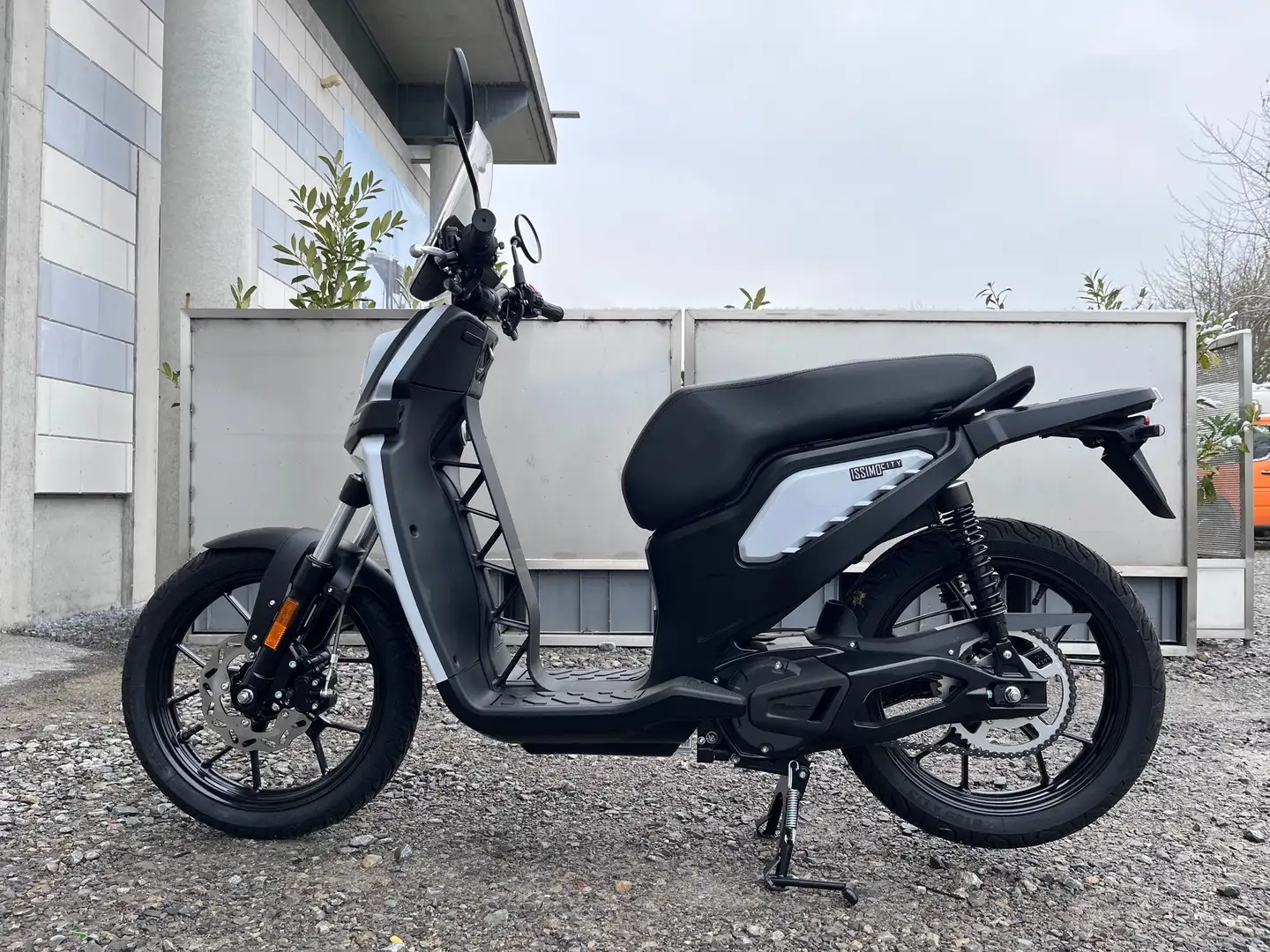 Fantic Fantic ISSIMO City E-Roller - 45 km/h - Bis 45km/h Gris - 1