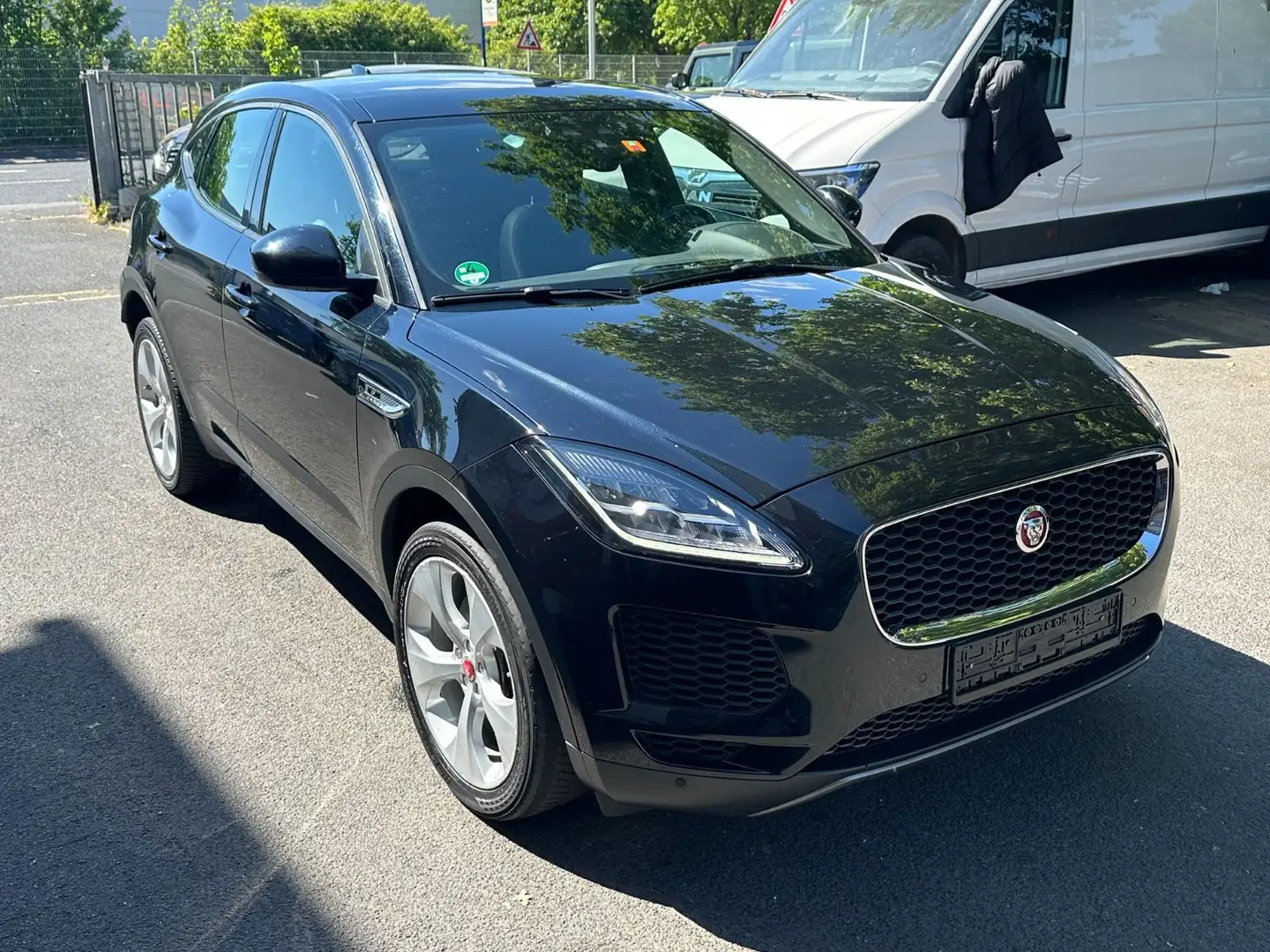 Jaguar E-Pace E-PACE ~PANO~LED~APPLE~EU6~RFK Schwarz - 1