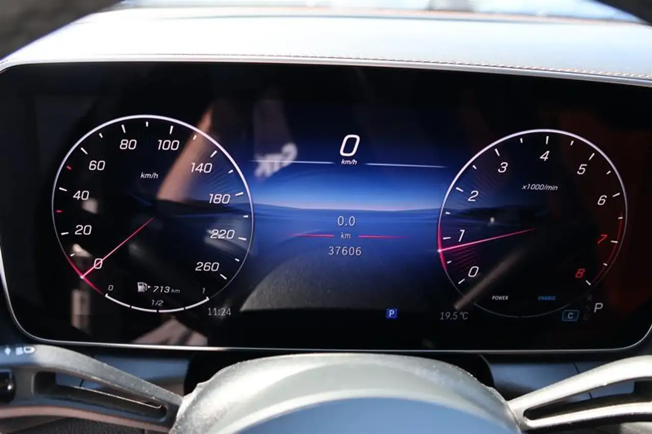 Mercedes-Benz GLC снимка Mercedes-Benz GLC
