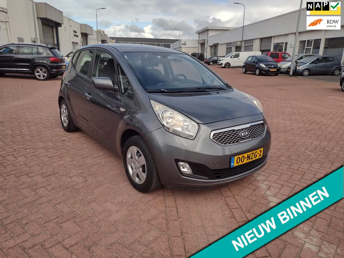 Kia Venga 1.4 CVVT X-tra MOOIE AUTO BEL 0619590613 5 DRS HOG Gris - 1