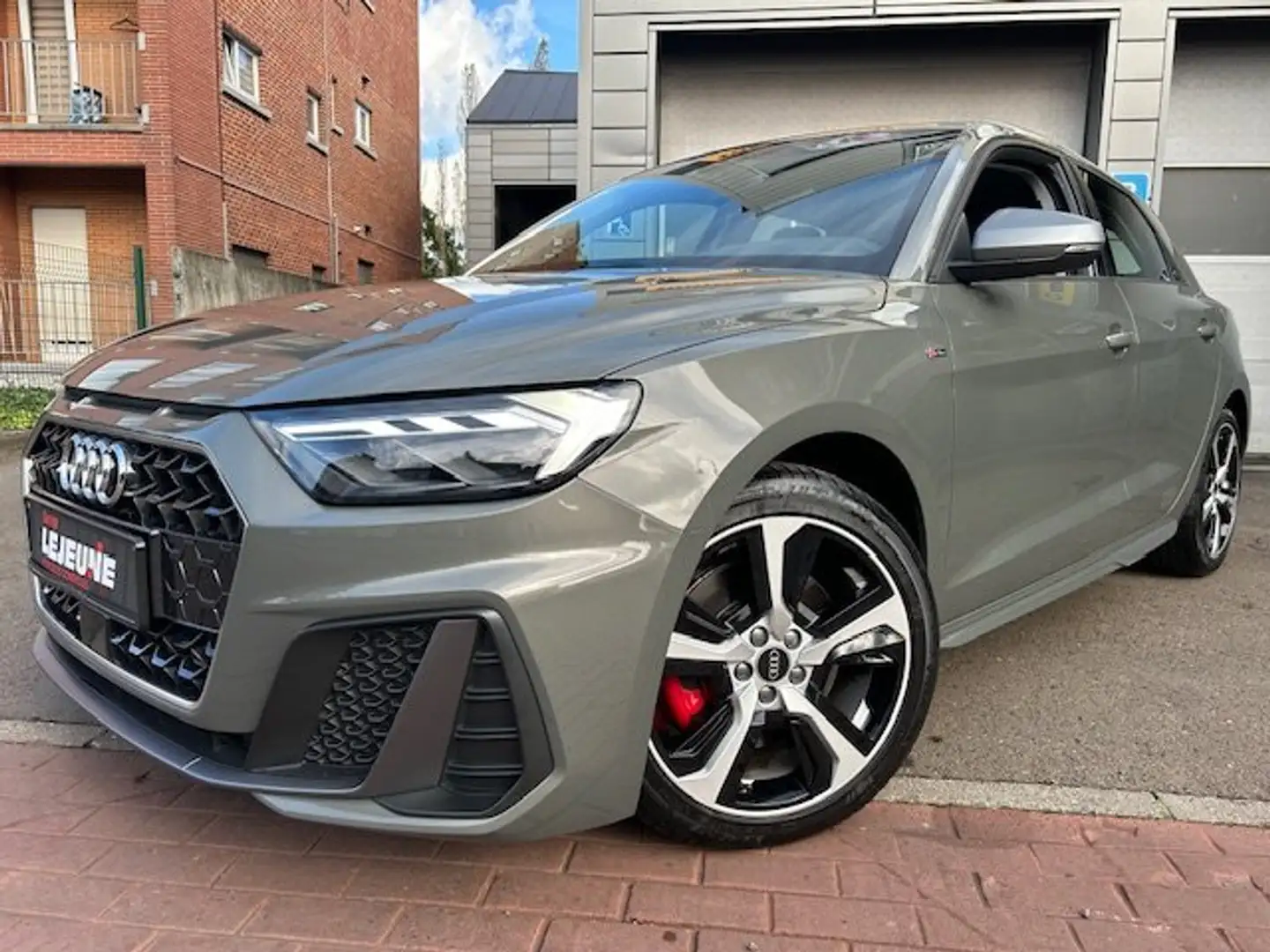 Audi A1 Sportback 40 TFSI S line tronic - Etat show-room Gris - 2