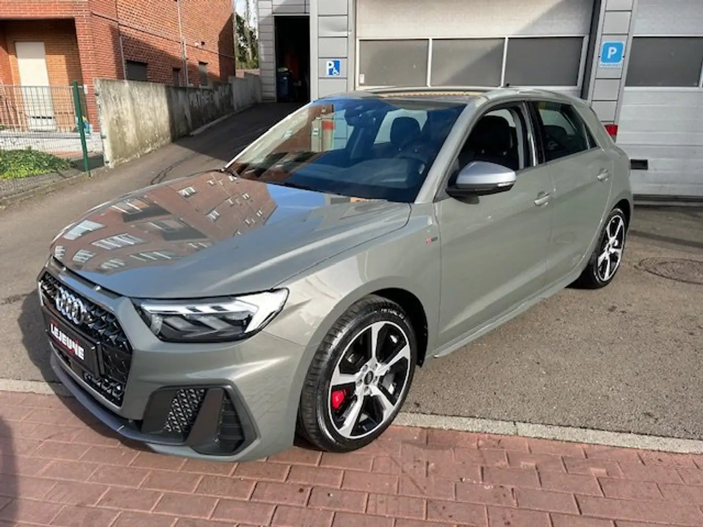 Audi A1 Sportback 40 TFSI S line tronic - Etat show-room Gris - 1