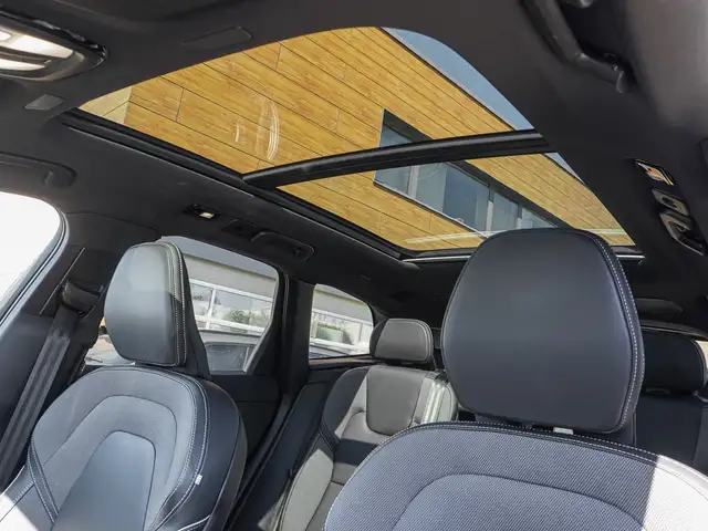 Volvo XC60 view 8