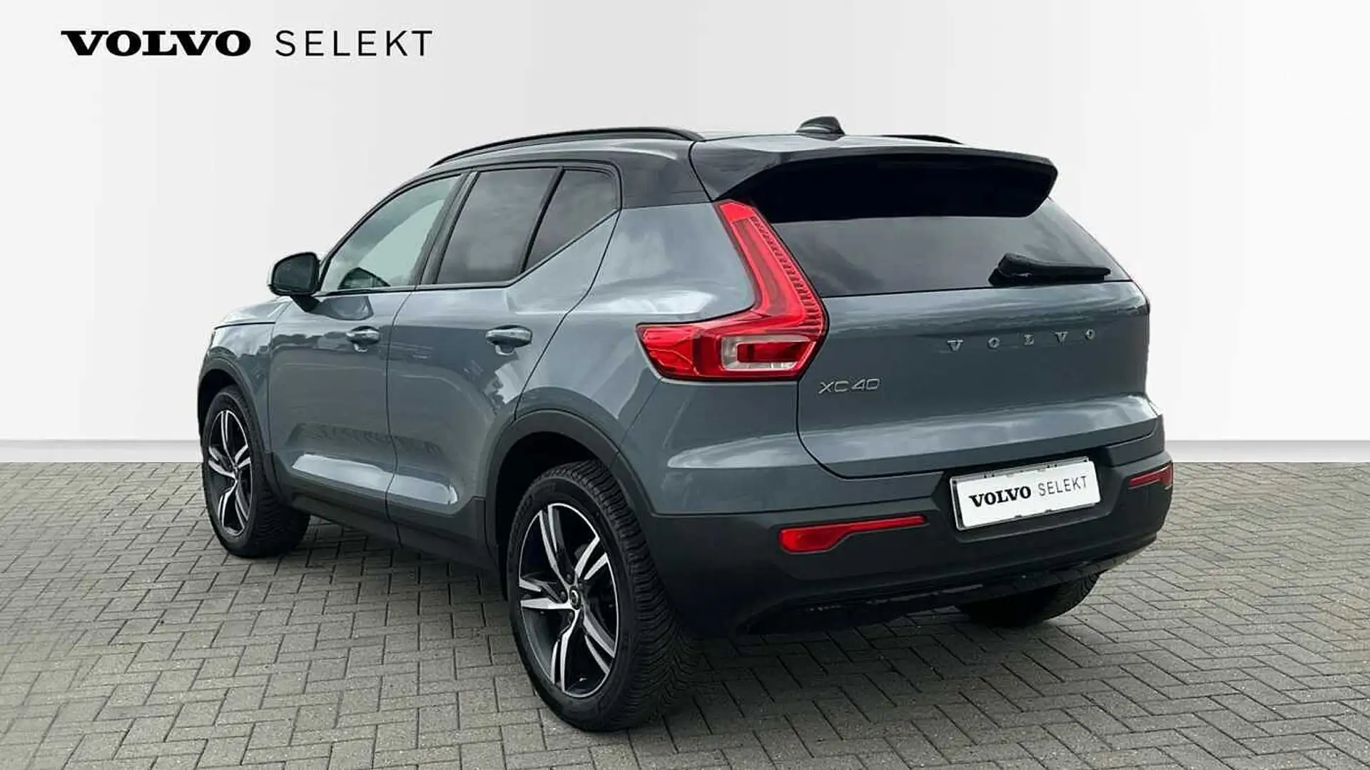 Volvo XC40 T2 | R-Design Gris - 2