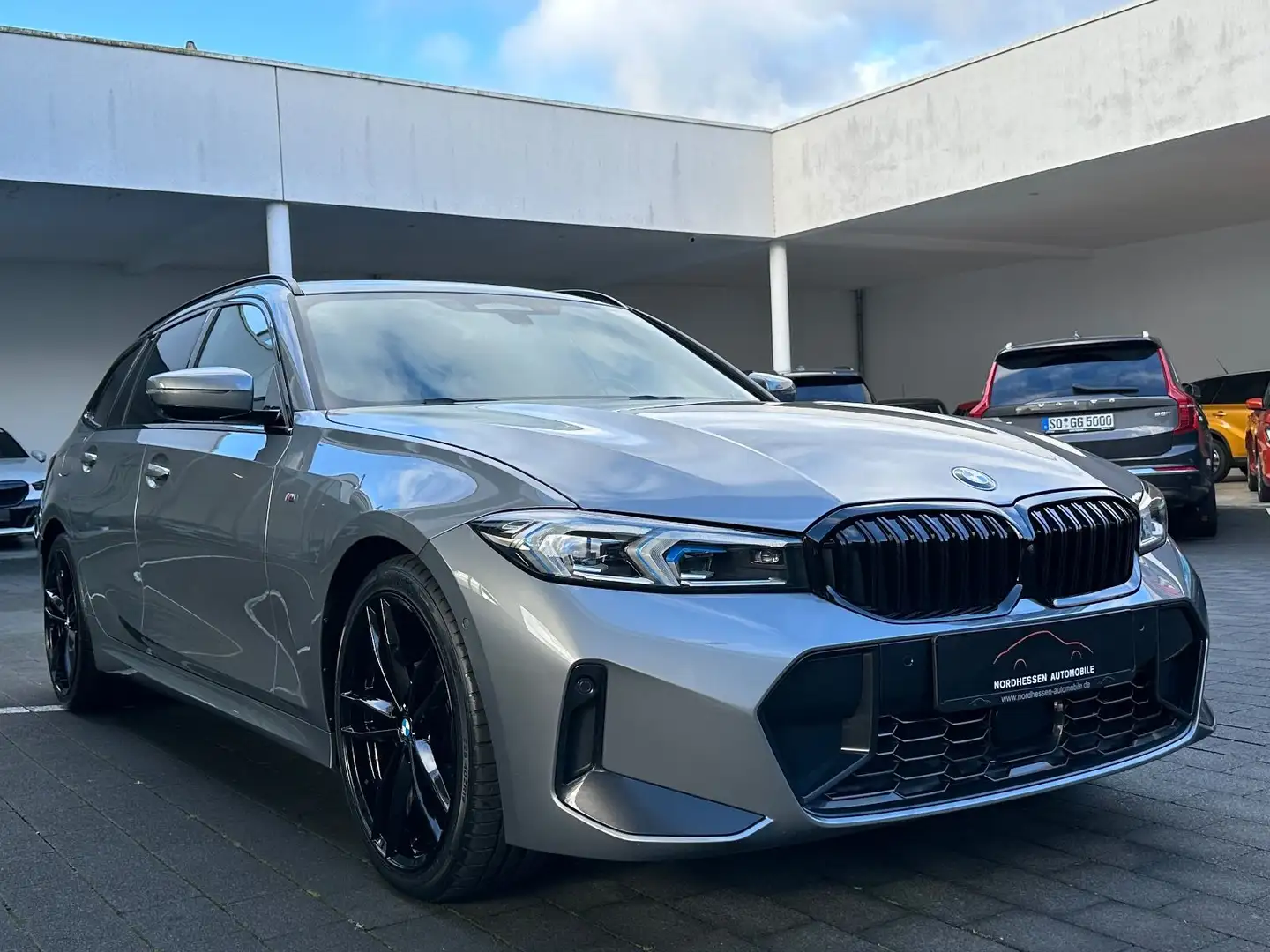 BMW 320 d Touring M Sport | Panorama | Head-Up Grau - 2