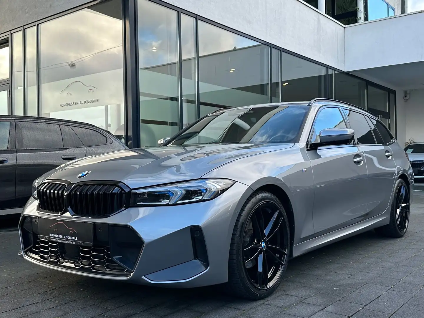 BMW 320 d Touring M Sport | Panorama | Head-Up Grau - 1