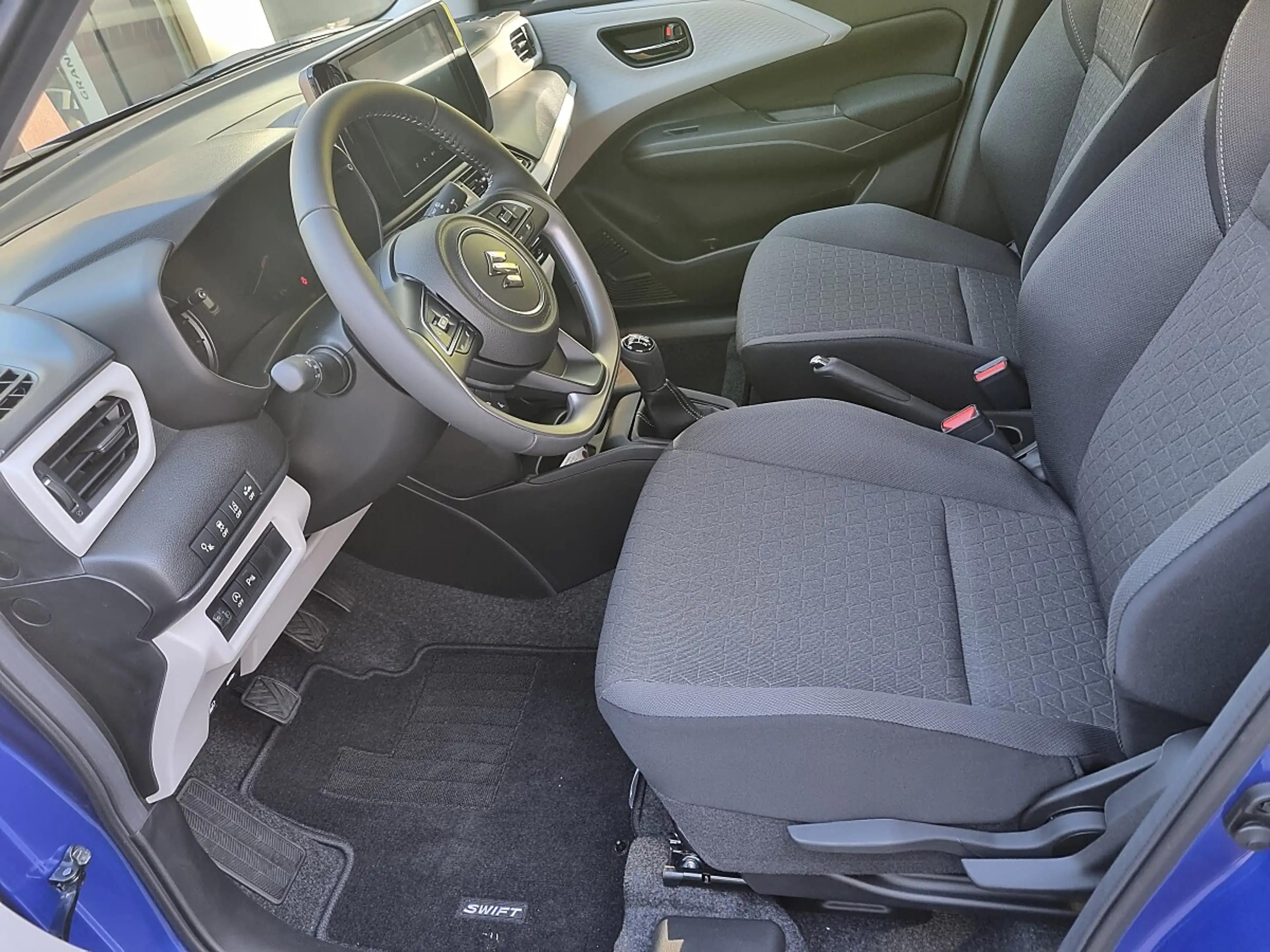 Suzuki Swift 1,2 Hybrid Shine — photo 6