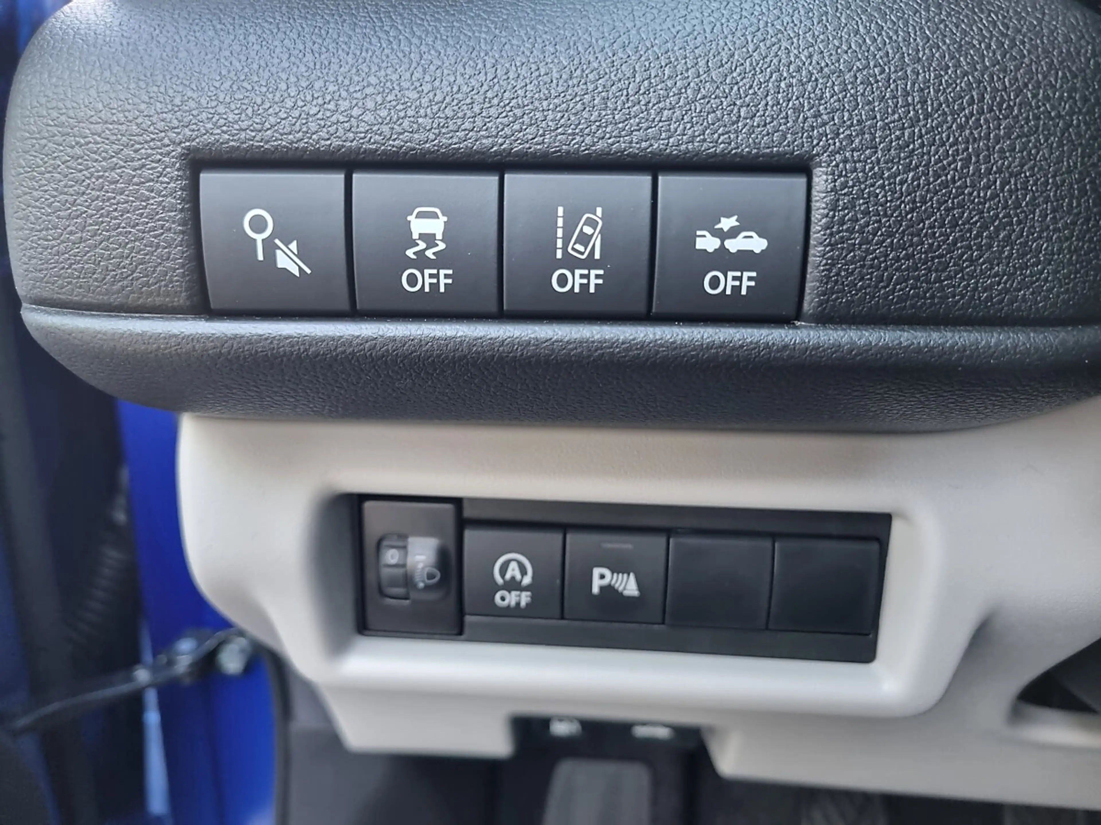 Suzuki Swift 1,2 Hybrid Shine — photo 8
