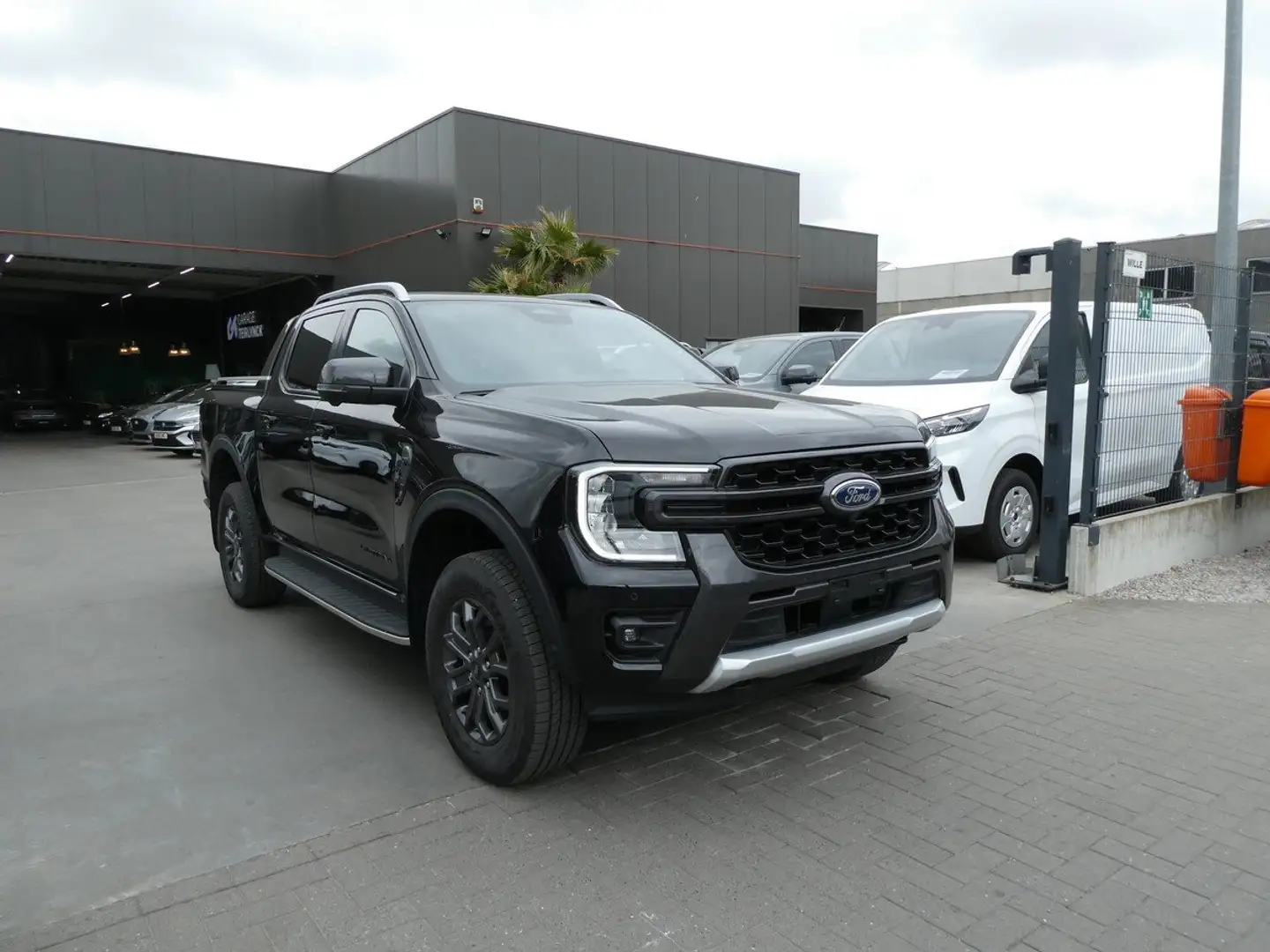 Ford Ranger 3.0 V6 240pk automaat WILDTRAK 4x4 Stock (32751) Zwart - 2