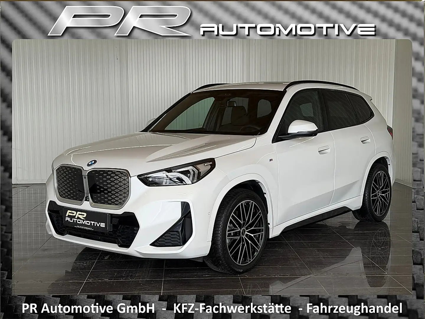 BMW iX1 xDrive30 64,7kWh *1.BESITZ*VOLL*H&K*AHK*M-PAKET* Weiß - 1