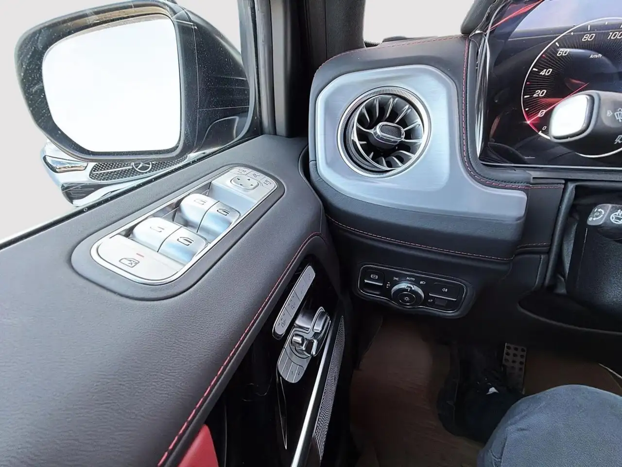 Mercedes-Benz G-Class снимка Mercedes-Benz G-Class