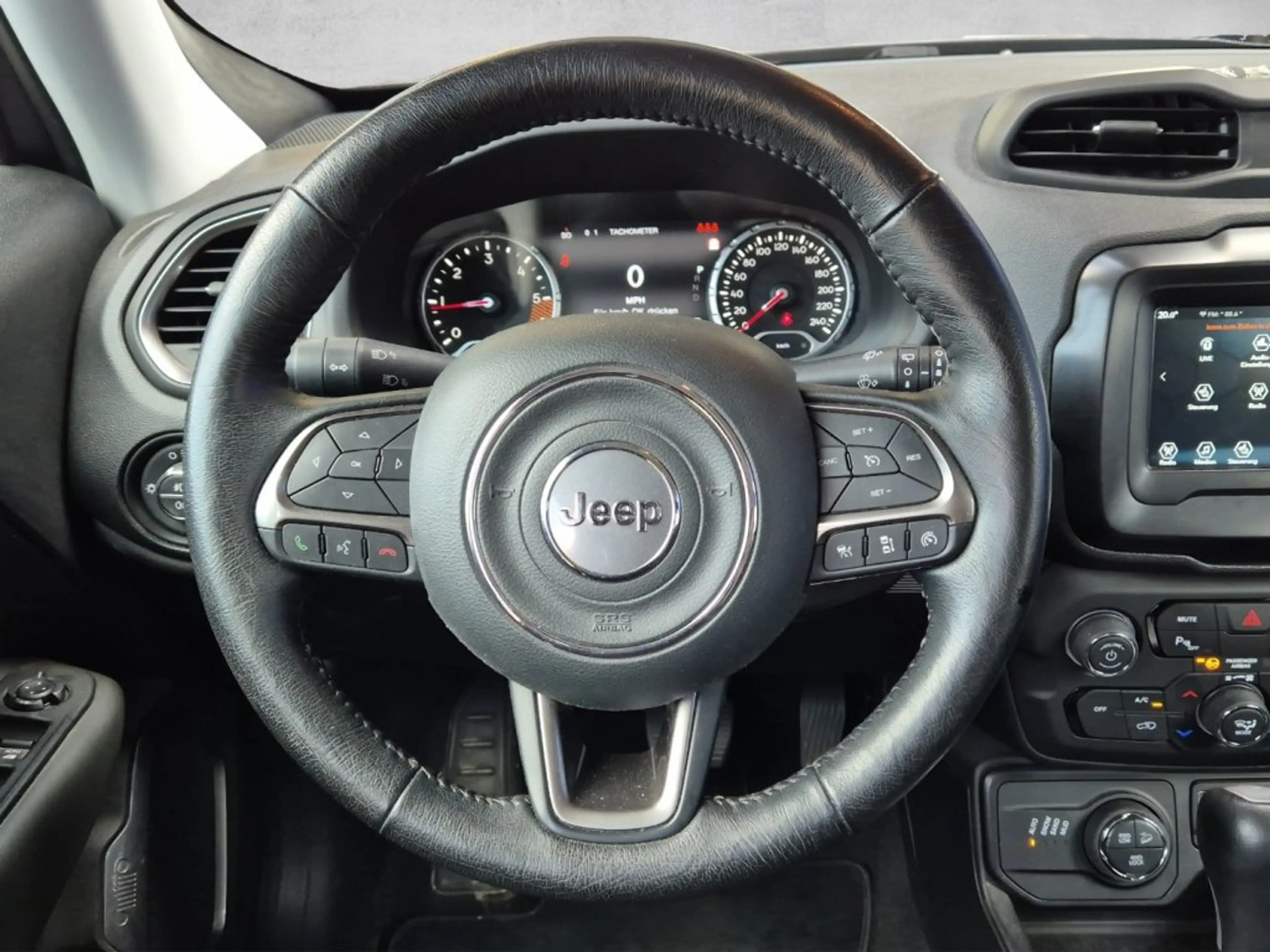 Jeep Renegade 2,0 MultiJet II 4WD 9AT 140 Limited — photo 10