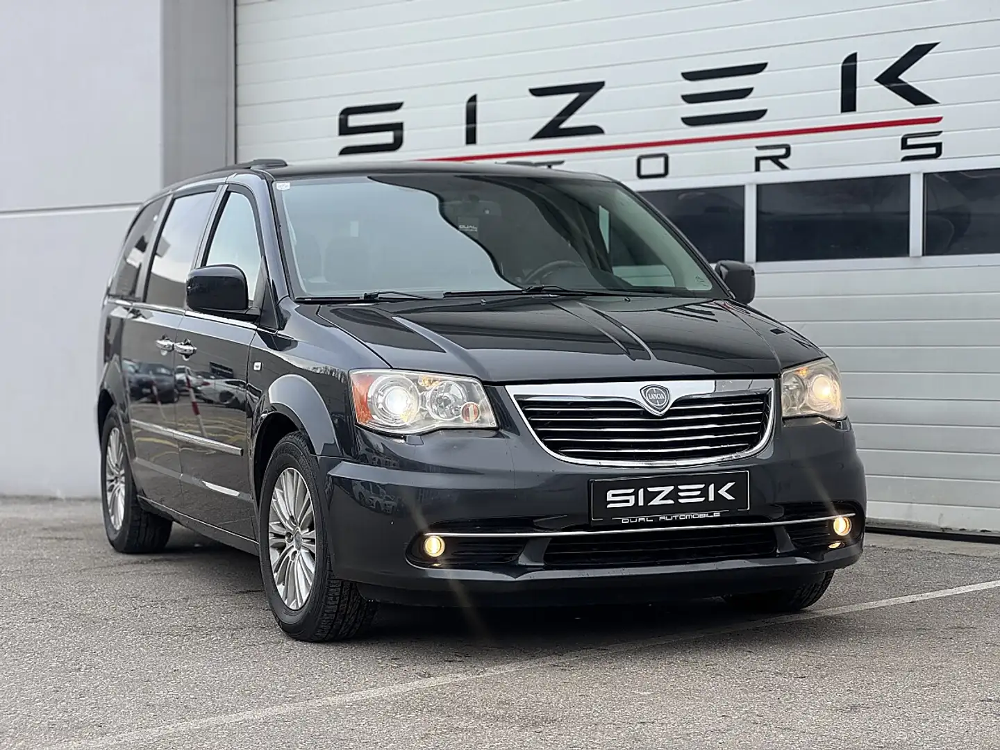 Lancia Voyager 2,8 CRD S |7SITZER|AHK|XENON|NAVI|RFK Grau - 2