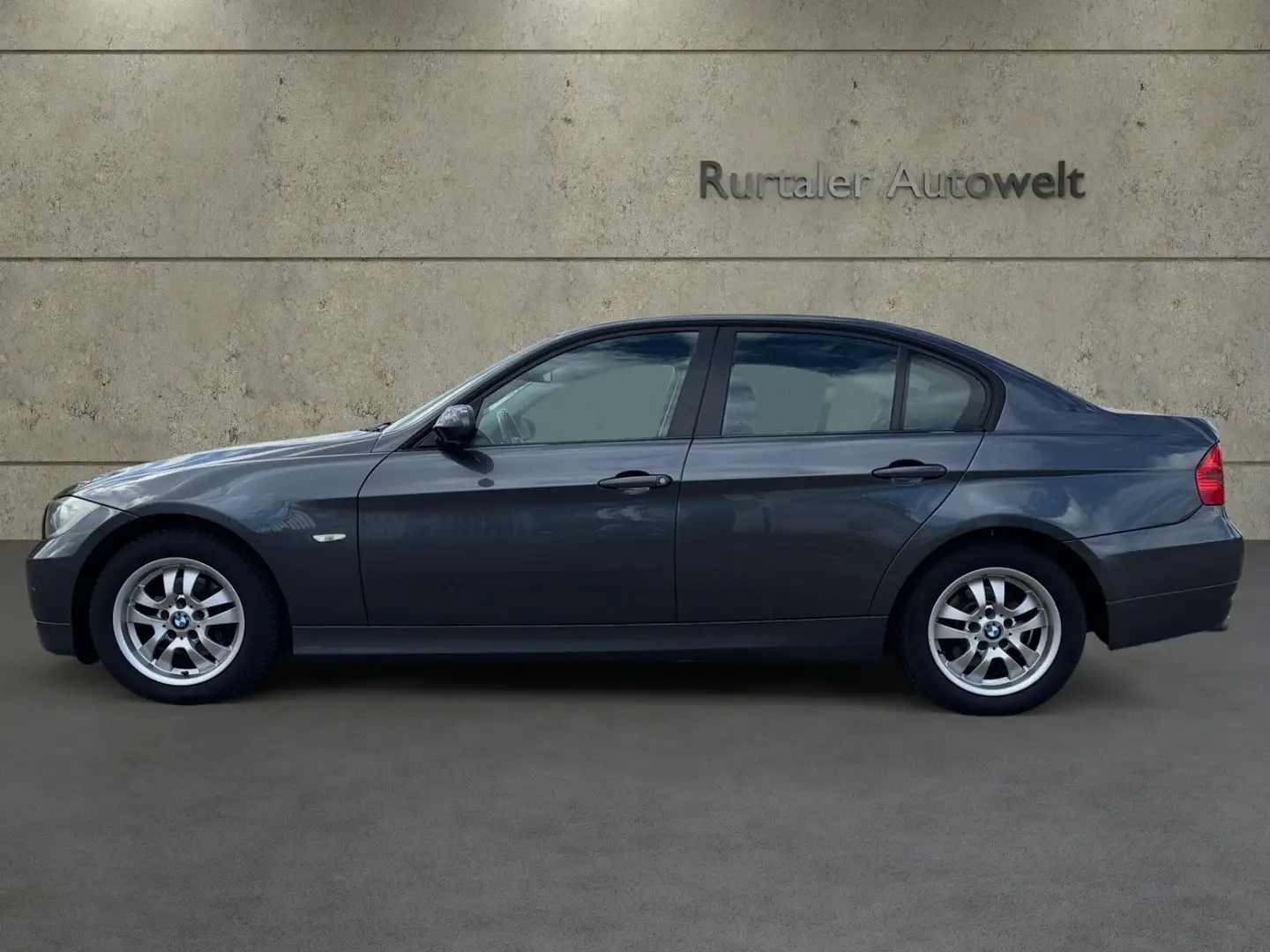 BMW 318 Baureihe 3 Lim. 318i *KLIMAAUT.*SHZ*PDC*TÜV* - 2