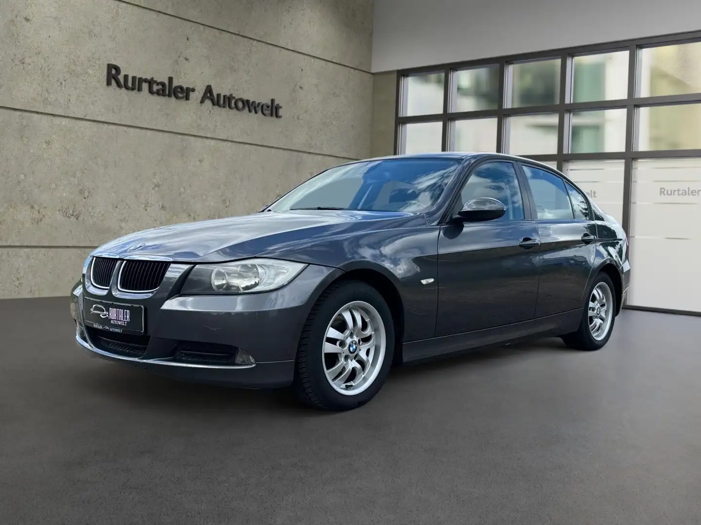 BMW 318 Baureihe 3 Lim. 318i *KLIMAAUT.*SHZ*PDC*TÜV* - 1