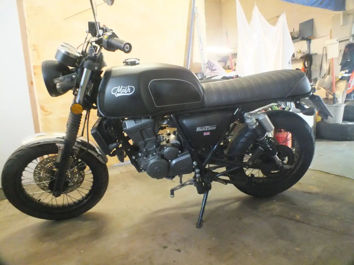 Mash Black Seven 2 Jahre altes125 Retro Bike gehalten an SR 500 Чёрный - 1
