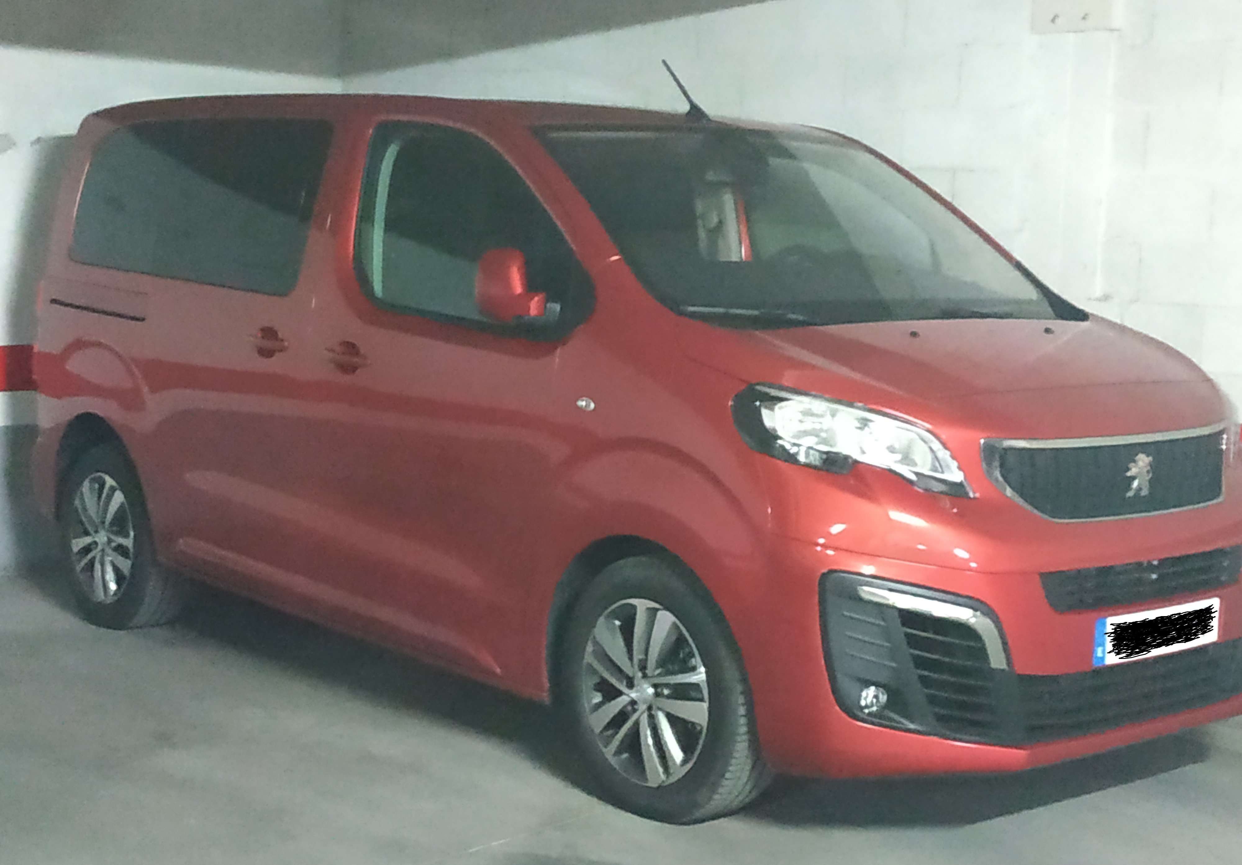 Peugeot Traveller Traveller 1.6BlueHDI Active Compact 115 Active - foto 1