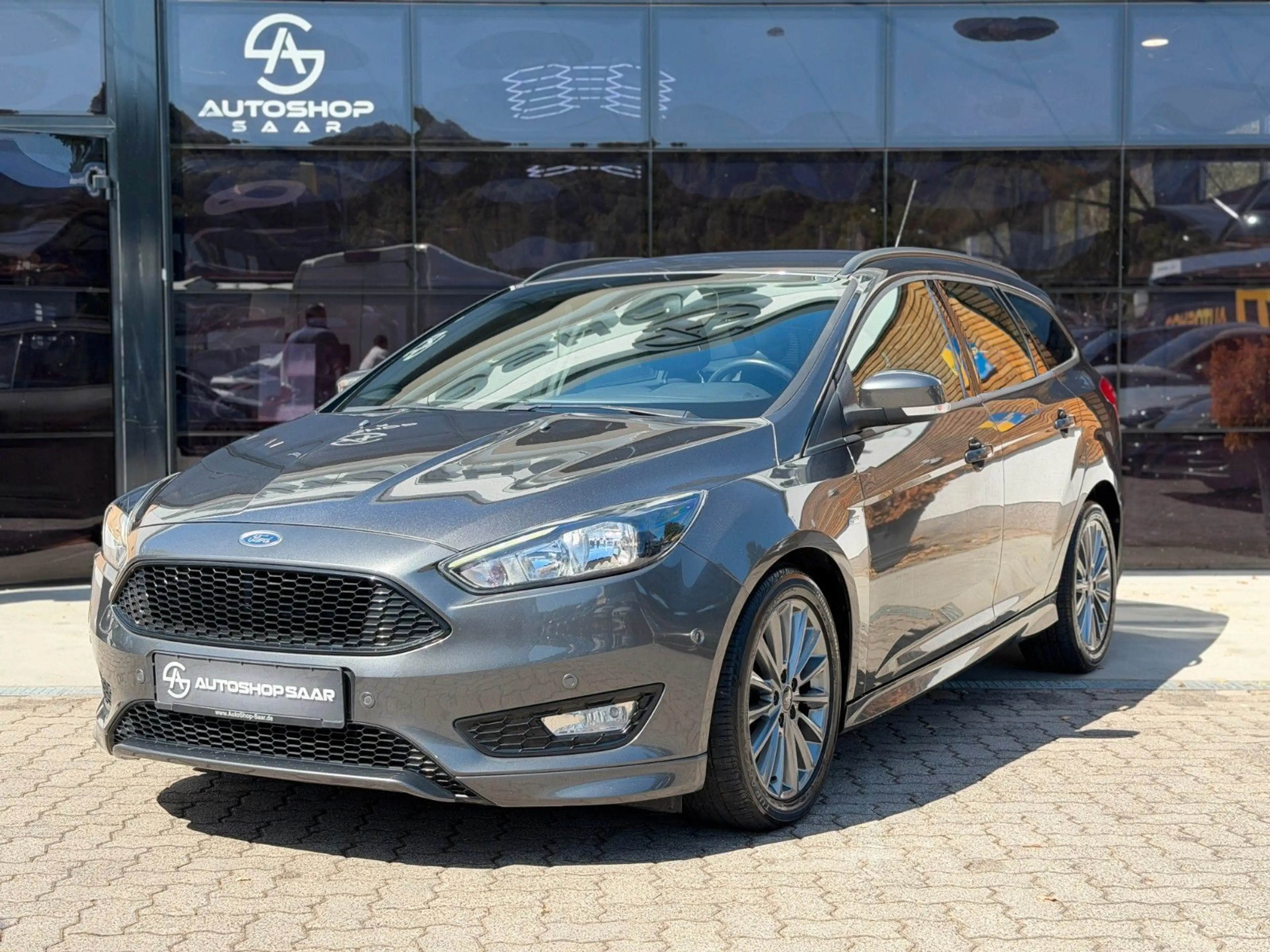 Ford Focus Turnier ST-Line Winterpaket/PDC