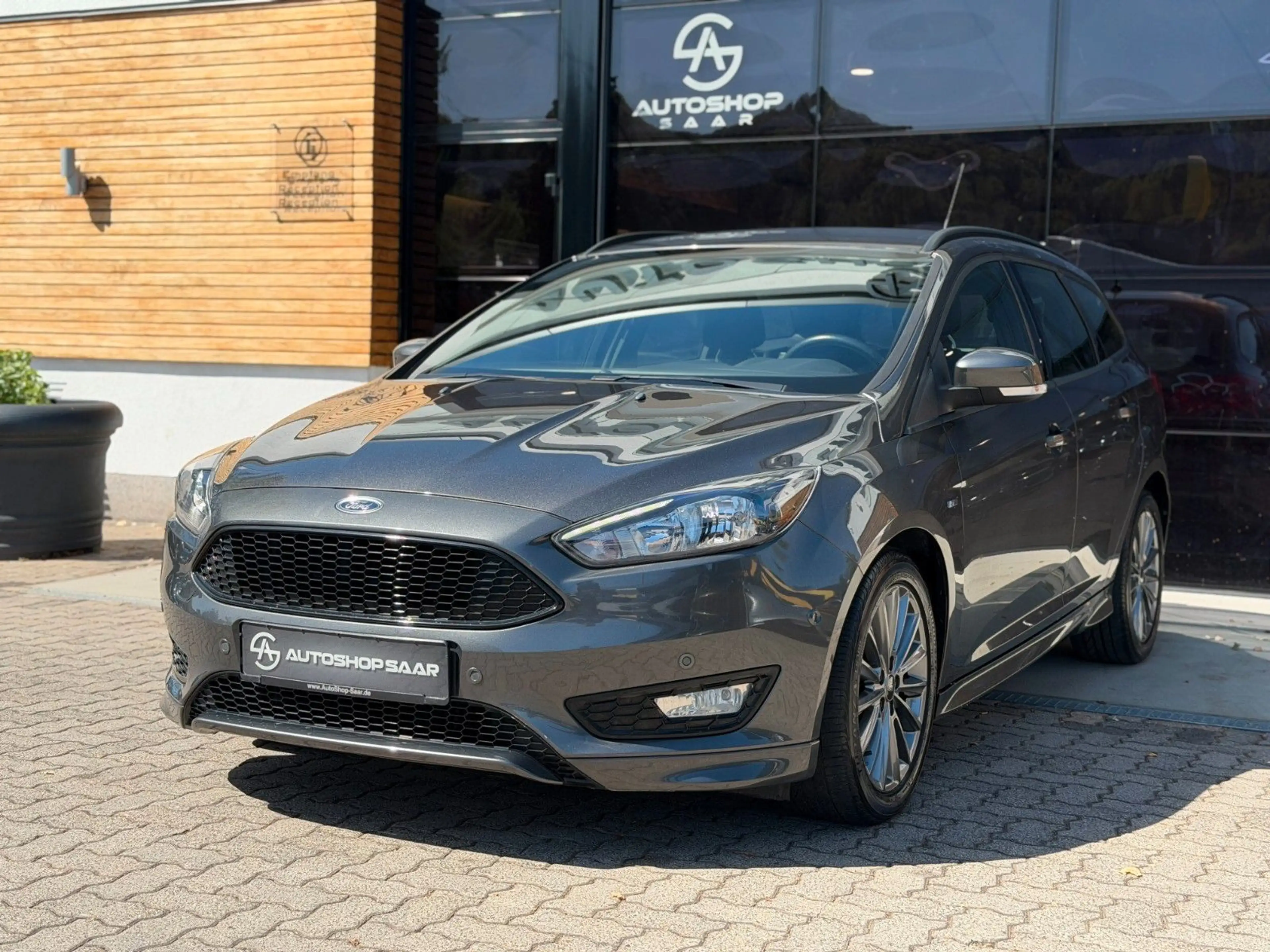Ford Focus Turnier ST-Line Winterpaket/PDC — photo 6