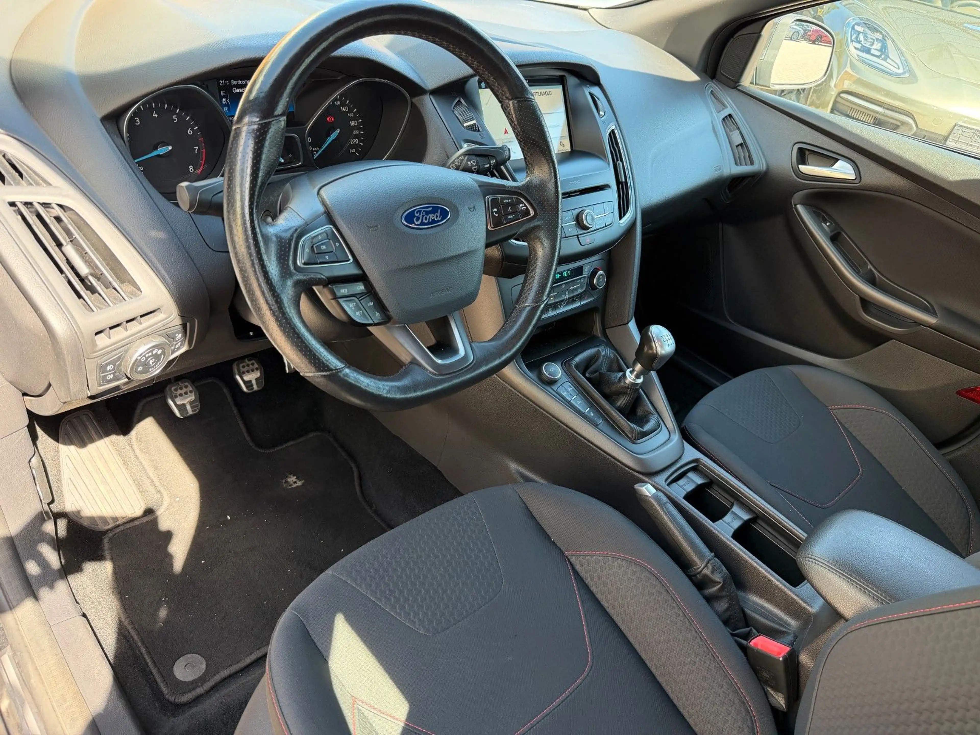 Ford Focus Turnier ST-Line Winterpaket/PDC — photo 14