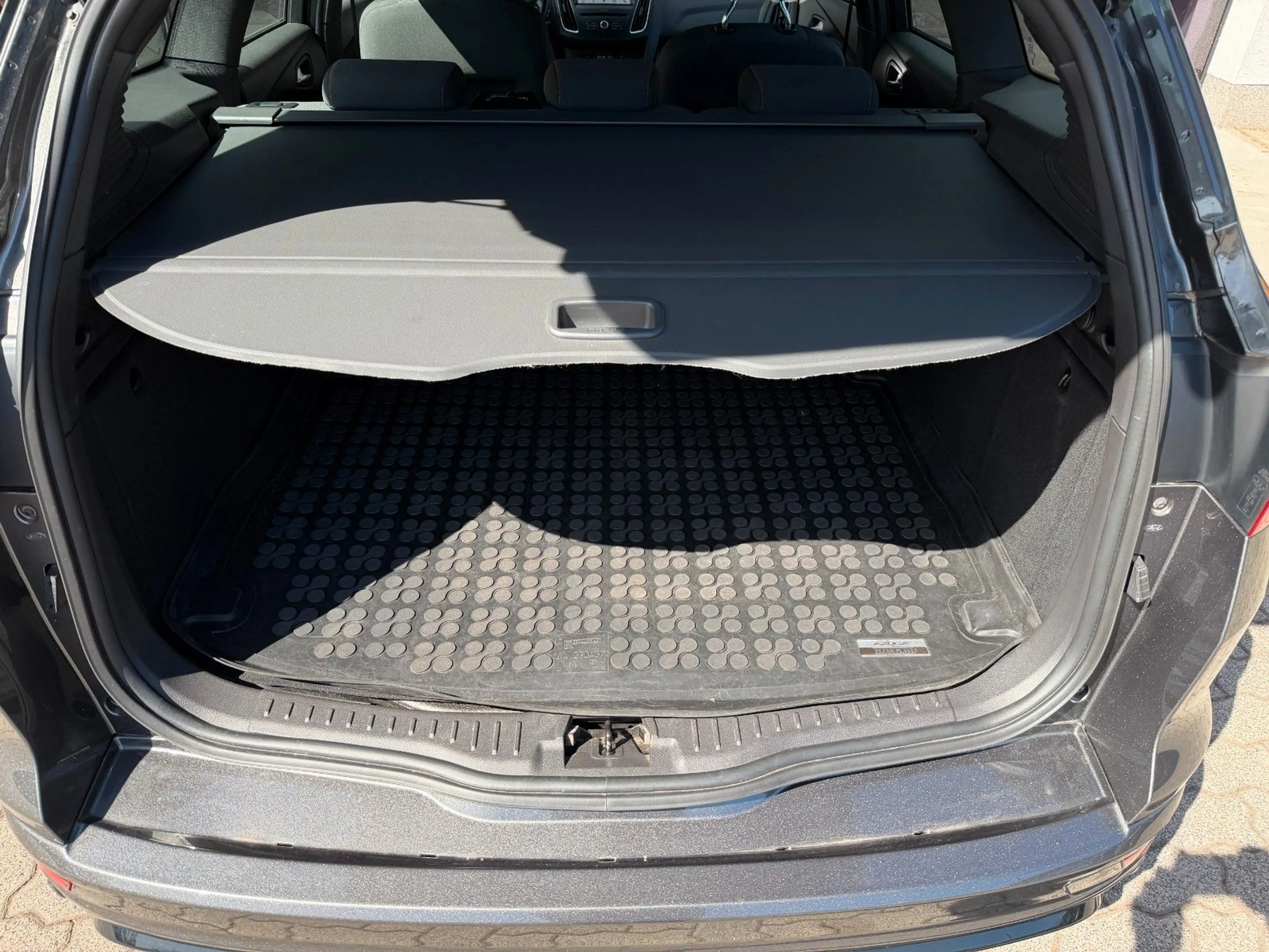Ford Focus Turnier ST-Line Winterpaket/PDC — photo 13
