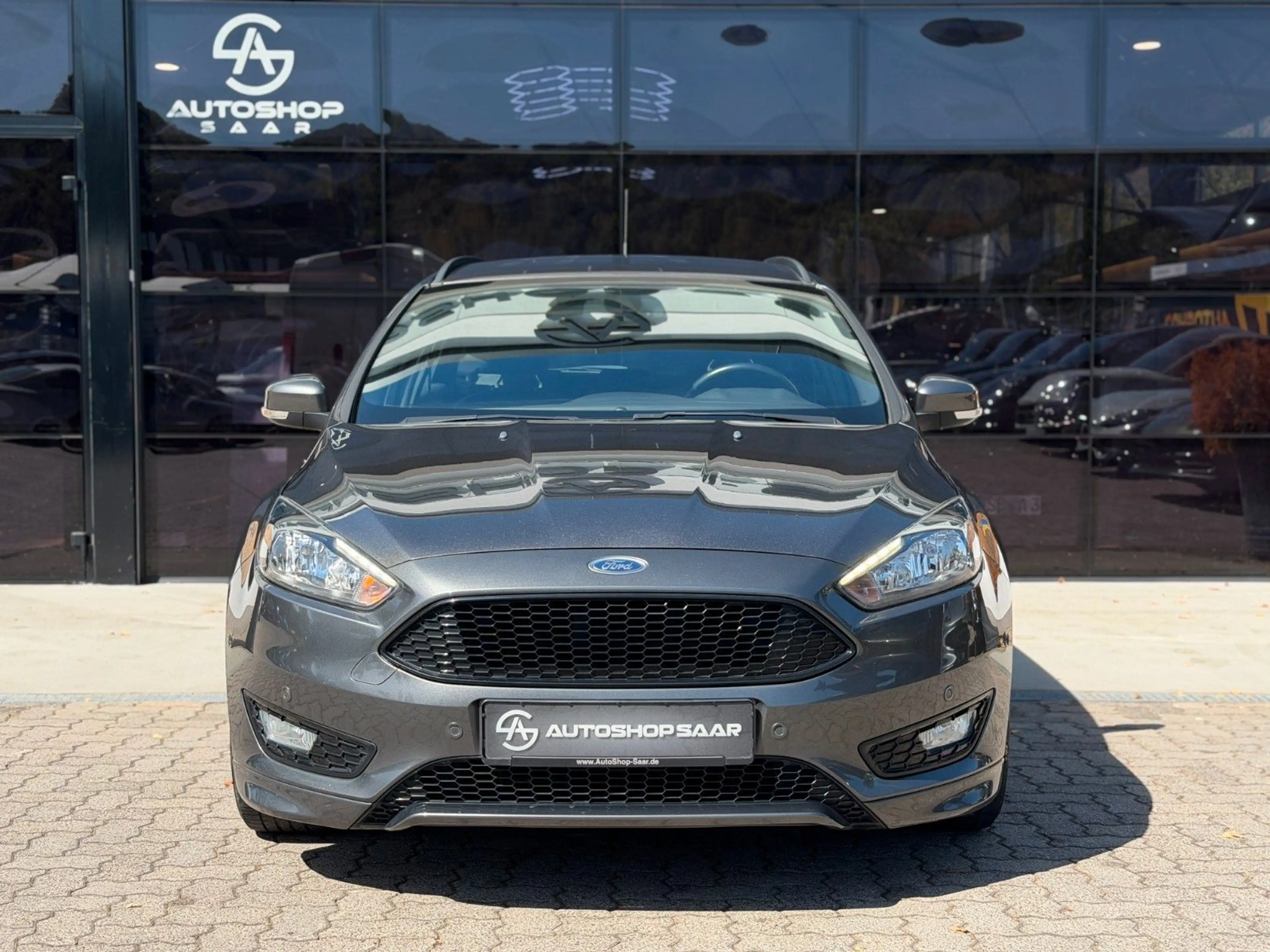 Ford Focus Turnier ST-Line Winterpaket/PDC — photo 3