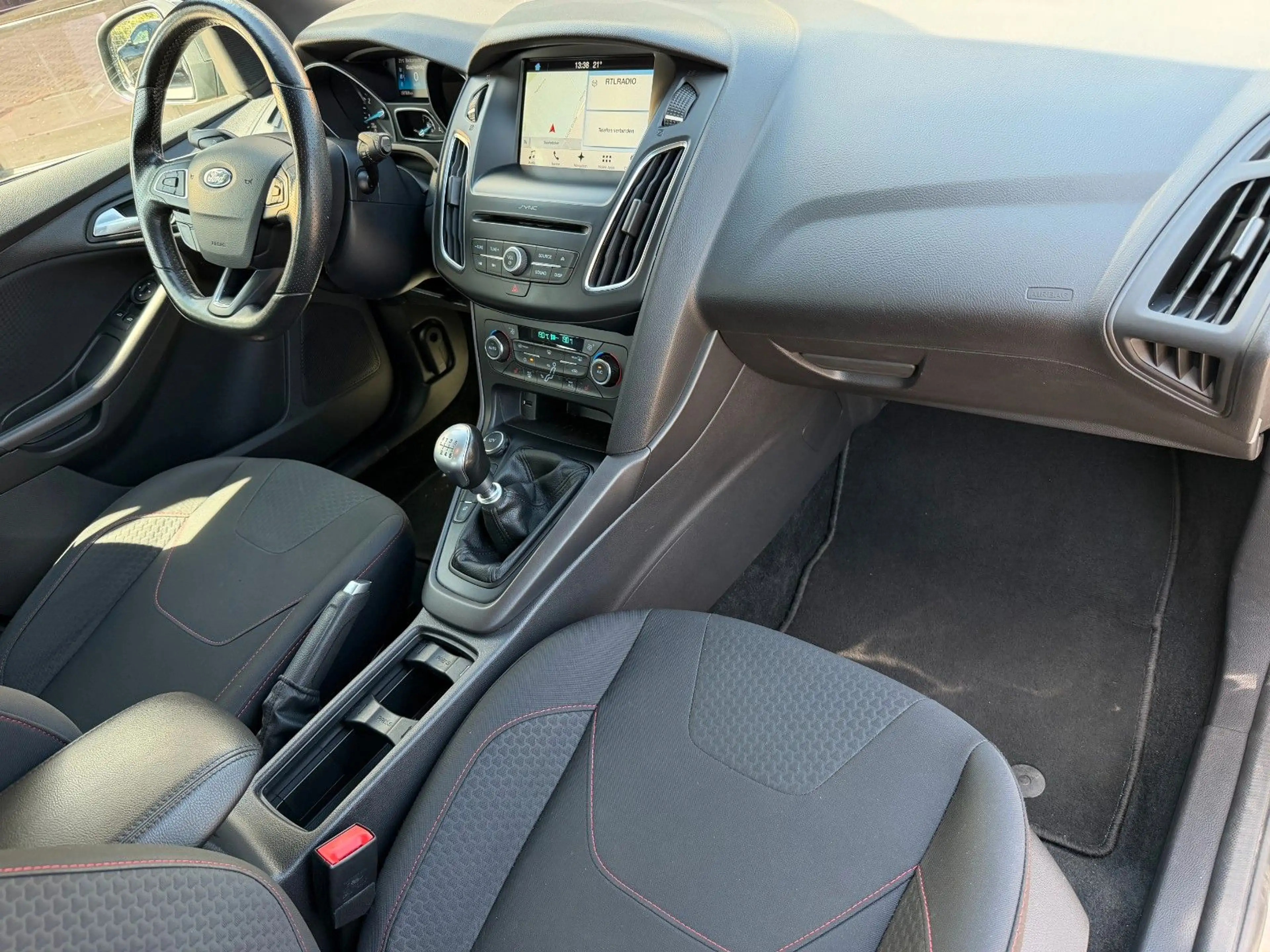 Ford Focus Turnier ST-Line Winterpaket/PDC — photo 15