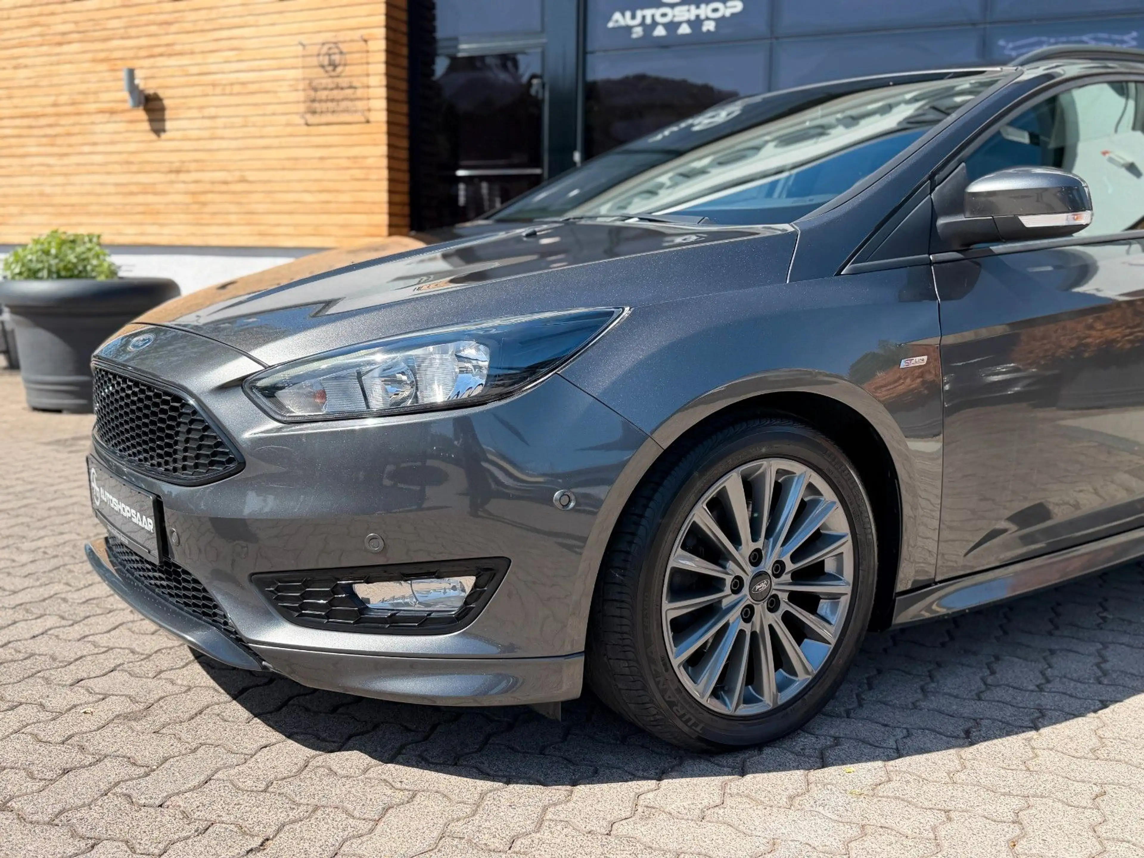 Ford Focus Turnier ST-Line Winterpaket/PDC — photo 2